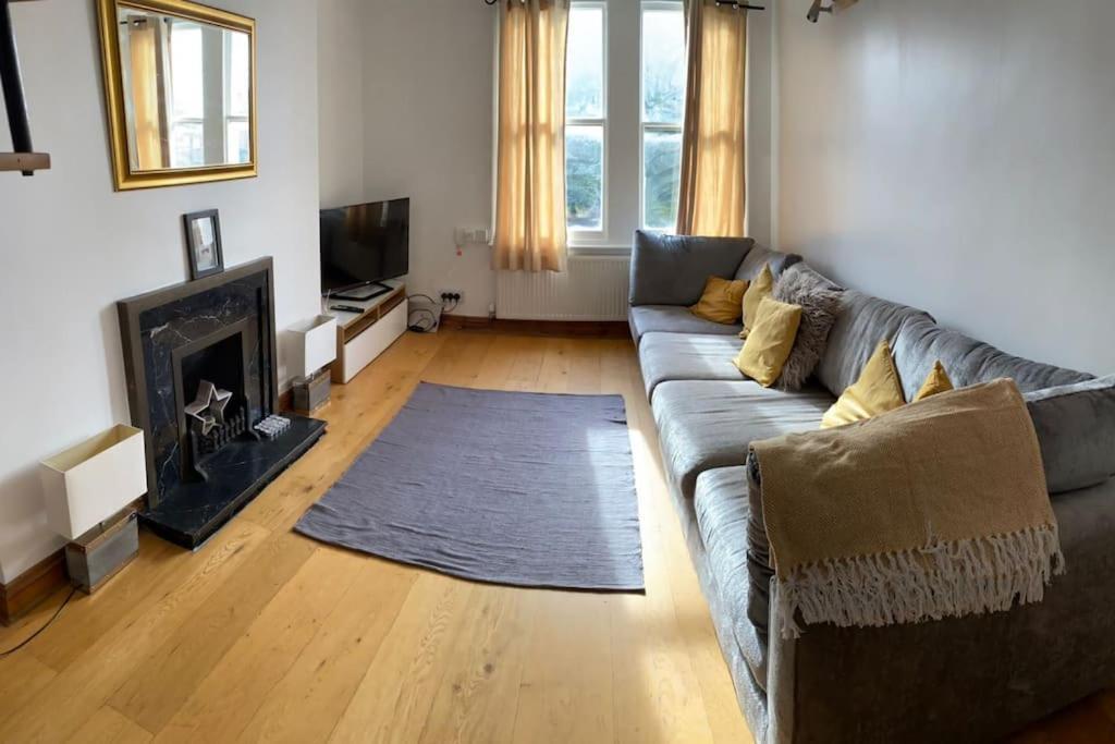3 Double Bedroomed Flat, Acton. London, Uk Appartamento *